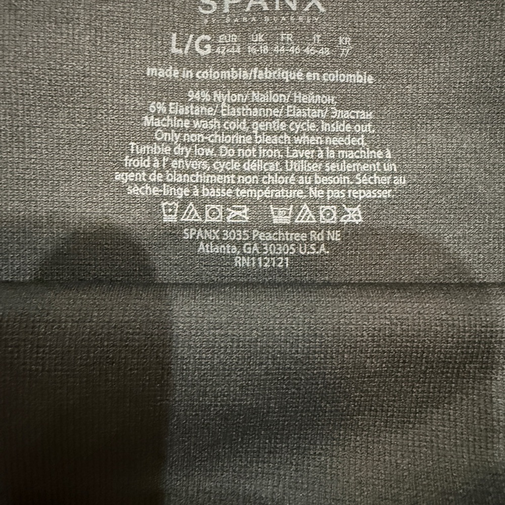 New with tags SPANX Look at me Now Black Camouflage Leggings - Picture 11 of 11